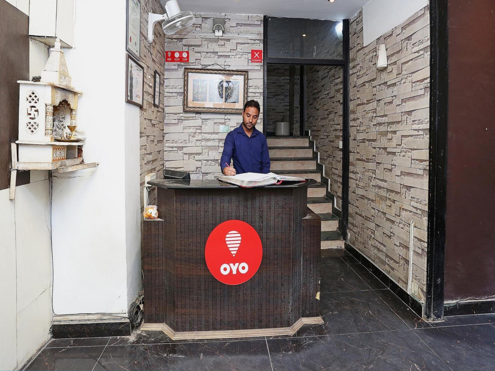 Oyo Flagship Hotel F Five Нью-Делі Екстер'єр фото